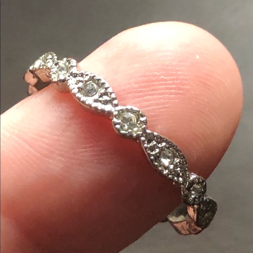 Vintage 80s clear rhinestone accent textured stackable band ring 10